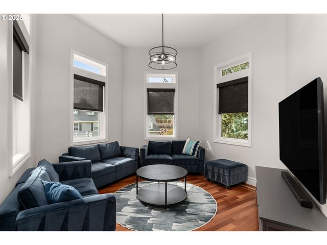 3720 Nw DEVOTO Ln, Portland, OR 97229