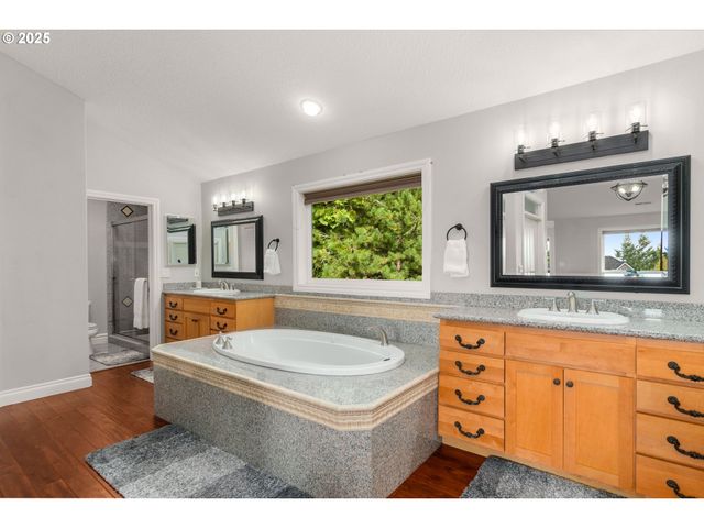 3720 Nw DEVOTO Ln, Portland, OR 97229