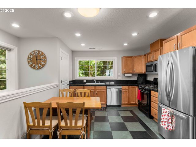 3720 Nw DEVOTO Ln, Portland, OR 97229