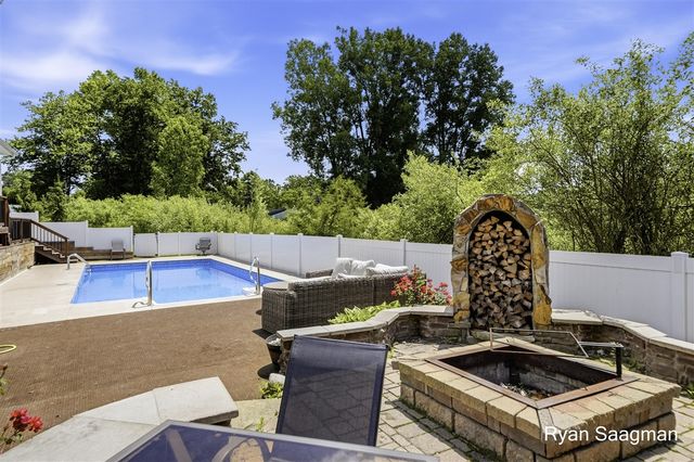 6360 Cannonsburg Road, Belmont, MI 49306