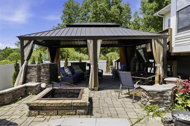 6360 Cannonsburg Road, Belmont, MI 49306