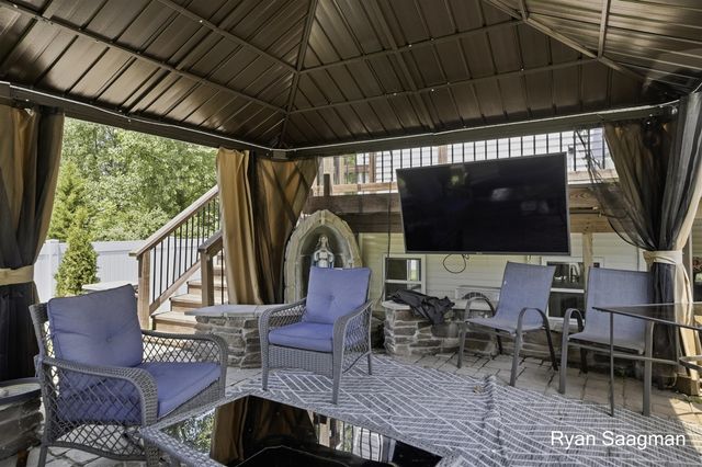 6360 Cannonsburg Road, Belmont, MI 49306