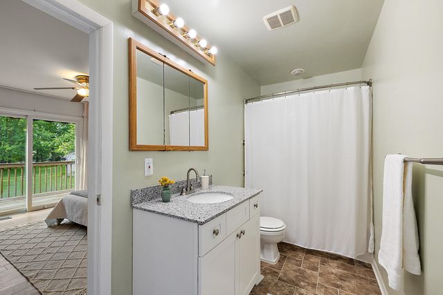 9904 Portage Lake Avenue, Pinckney, MI 48169