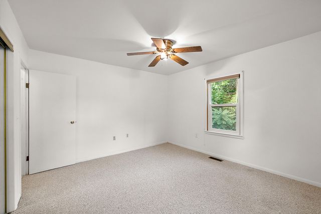 9904 Portage Lake Avenue, Pinckney, MI 48169