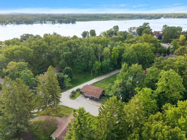 9904 Portage Lake Avenue, Pinckney, MI 48169