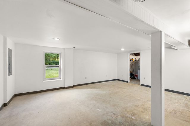 9904 Portage Lake Avenue, Pinckney, MI 48169