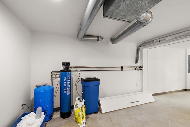 9904 Portage Lake Avenue, Pinckney, MI 48169
