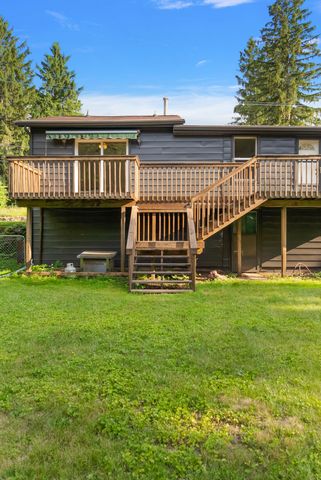 9904 Portage Lake Avenue, Pinckney, MI 48169