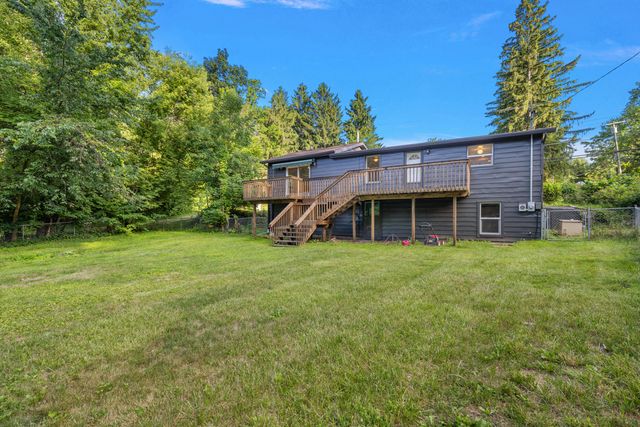 9904 Portage Lake Avenue, Pinckney, MI 48169