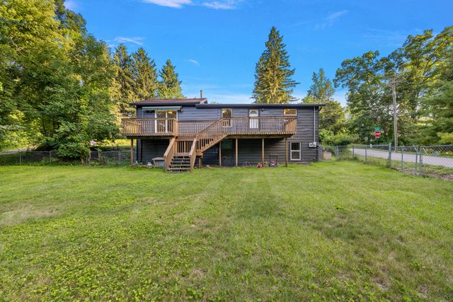 9904 Portage Lake Avenue, Pinckney, MI 48169