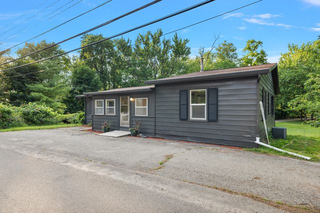 9904 Portage Lake Avenue, Pinckney, MI 48169