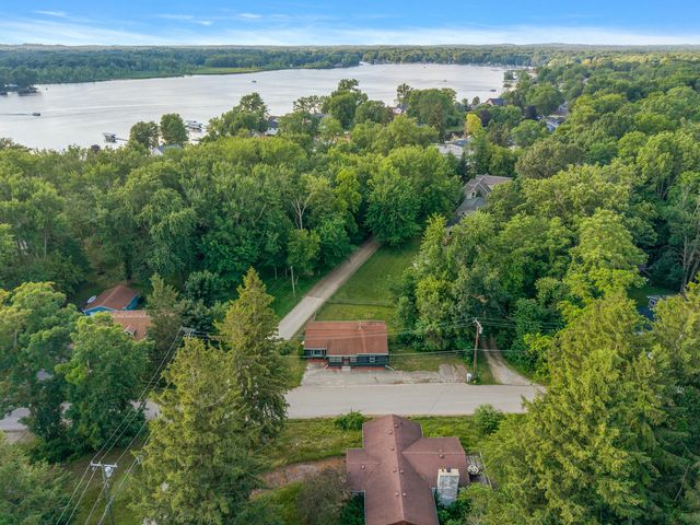 9904 Portage Lake Avenue, Pinckney, MI 48169