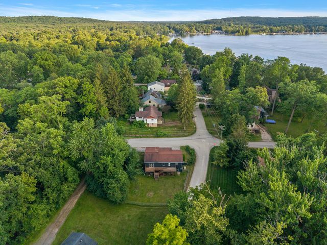 9904 Portage Lake Avenue, Pinckney, MI 48169