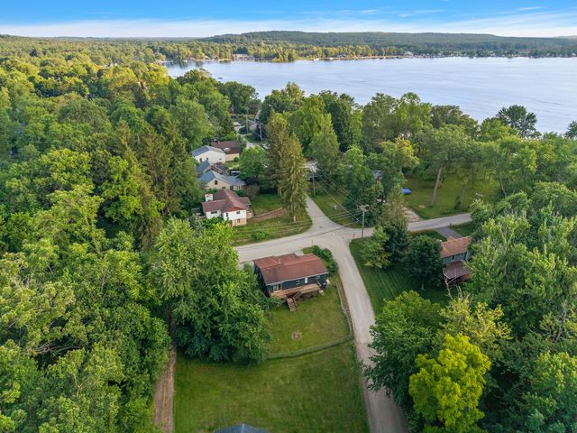 9904 Portage Lake Avenue, Pinckney, MI 48169