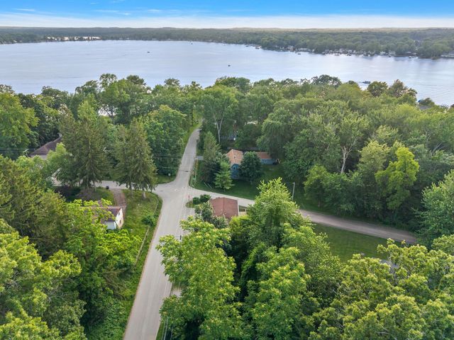 9904 Portage Lake Avenue, Pinckney, MI 48169