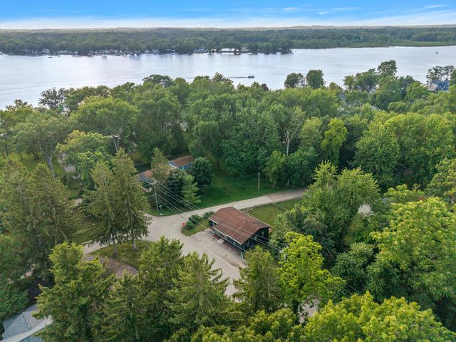 9904 Portage Lake Avenue, Pinckney, MI 48169