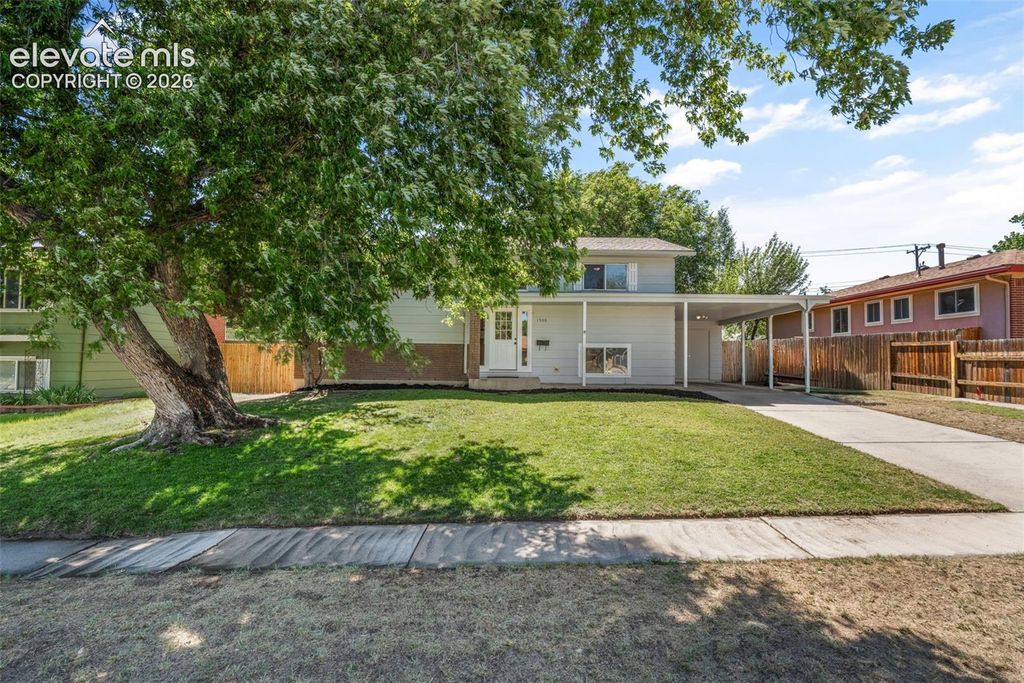 Image 2 of property listing at 1506 Wynkoop Drive, Colorado Springs, CO 80909