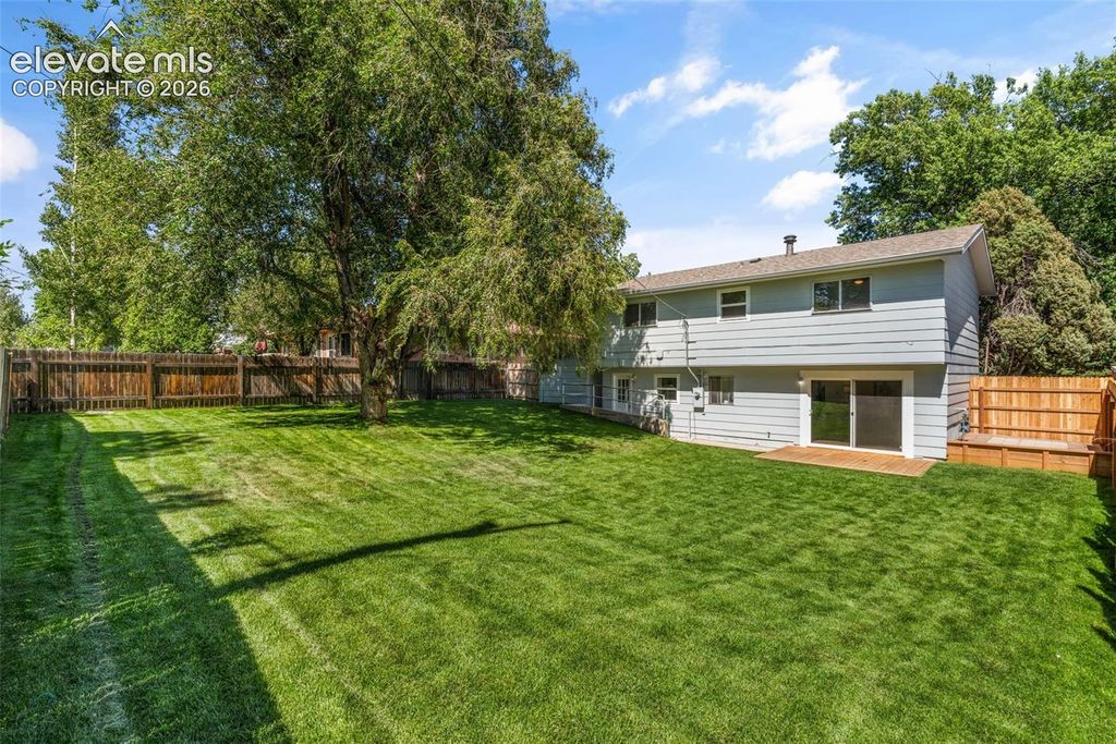 Image 4 of property listing at 1506 Wynkoop Drive, Colorado Springs, CO 80909