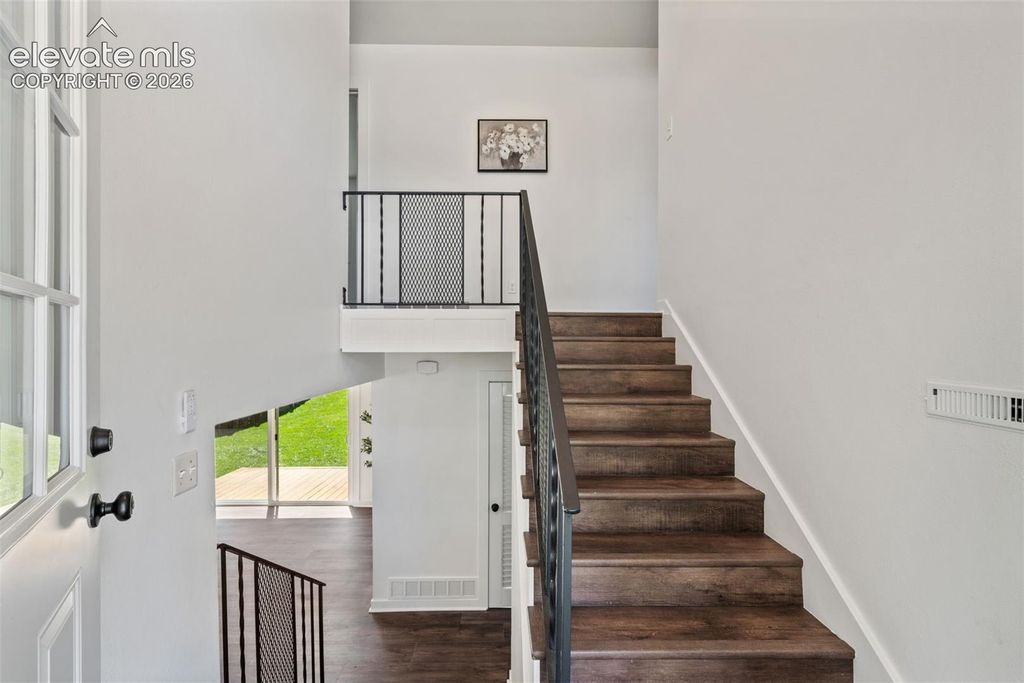 Image 7 of property listing at 1506 Wynkoop Drive, Colorado Springs, CO 80909