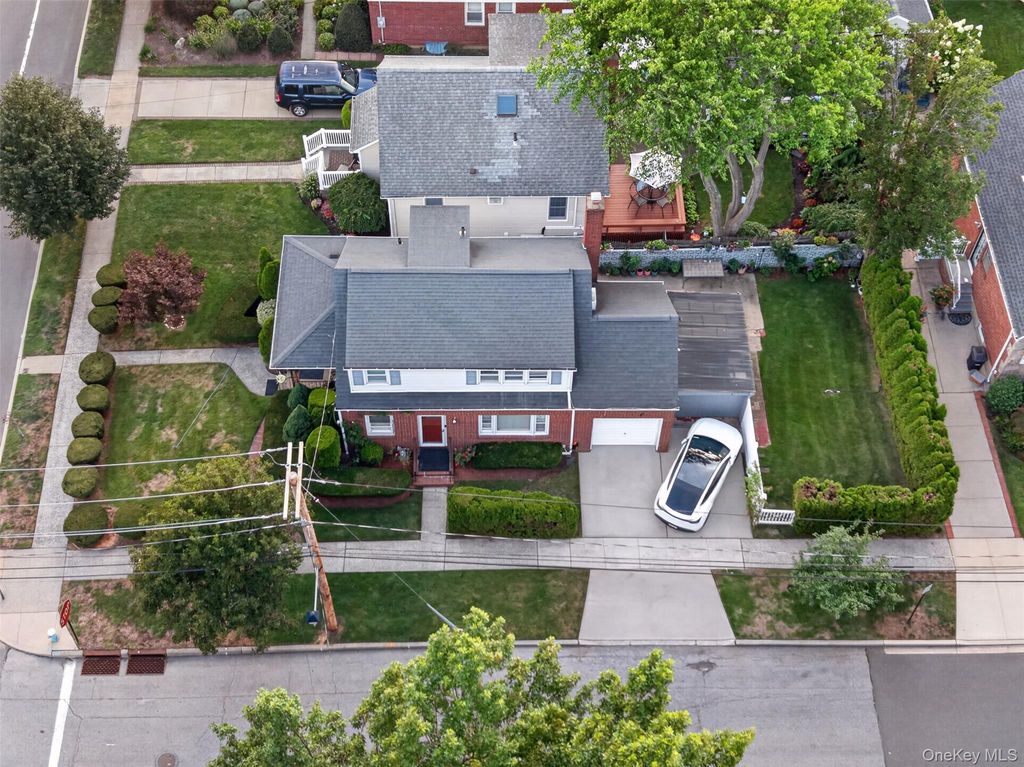 69 Stewart Avenue, Garden City, NY 11530 — photo 3