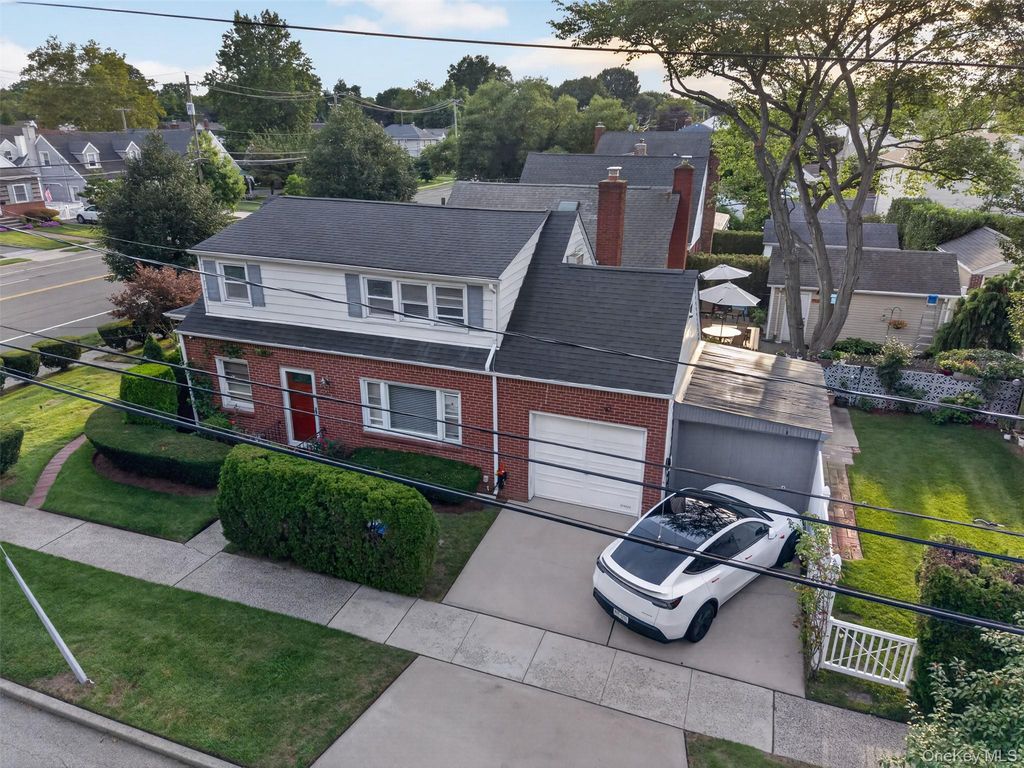 69 Stewart Avenue, Garden City, NY 11530 — photo 4