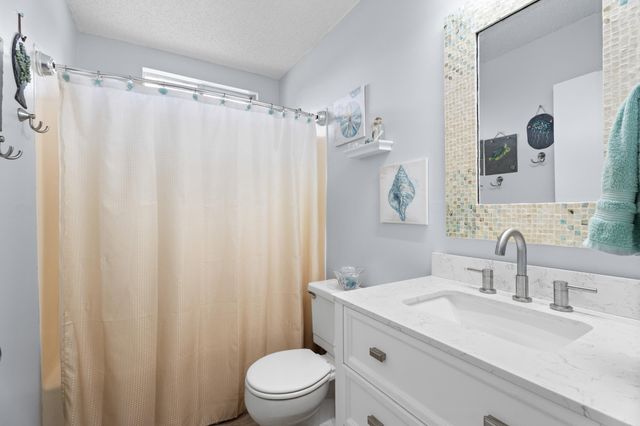 1560 NE 12th Terrace D9, Jensen Beach, FL 34957