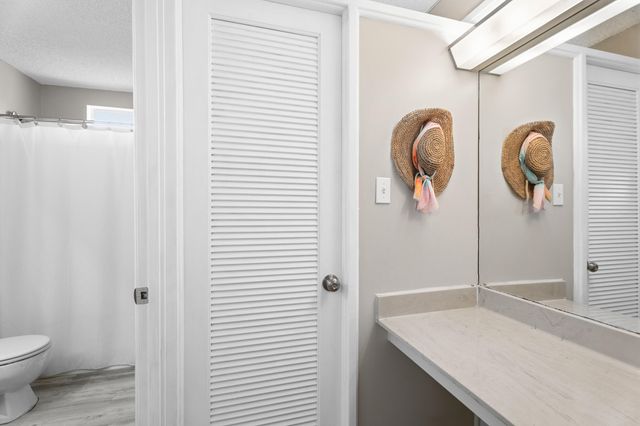 1560 NE 12th Terrace D9, Jensen Beach, FL 34957