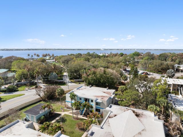 1560 NE 12th Terrace D9, Jensen Beach, FL 34957