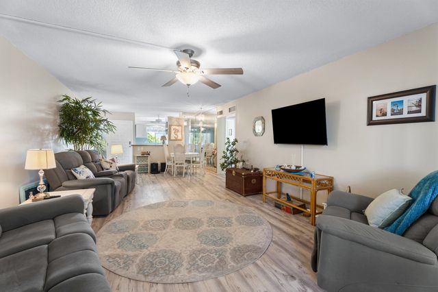 1560 NE 12th Terrace D9, Jensen Beach, FL 34957