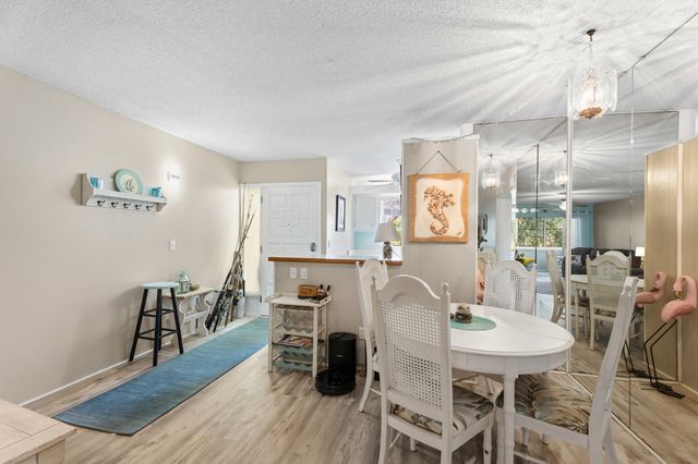 1560 NE 12th Terrace D9, Jensen Beach, FL 34957