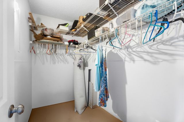 1560 NE 12th Terrace D9, Jensen Beach, FL 34957