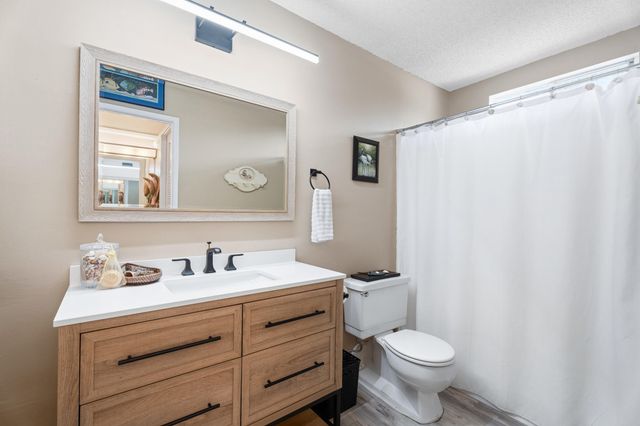 1560 NE 12th Terrace D9, Jensen Beach, FL 34957