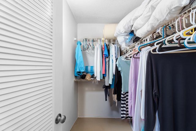 1560 NE 12th Terrace D9, Jensen Beach, FL 34957