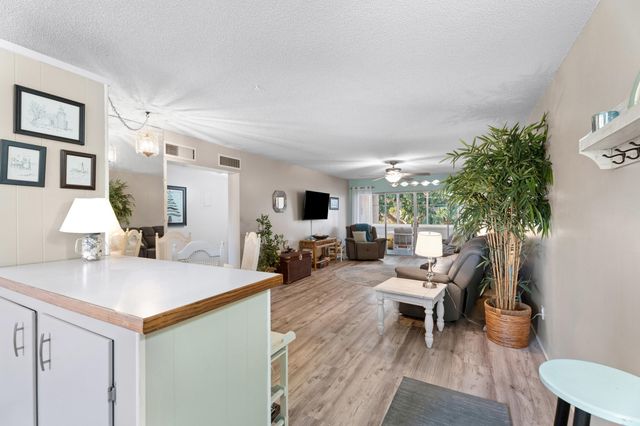 1560 NE 12th Terrace D9, Jensen Beach, FL 34957