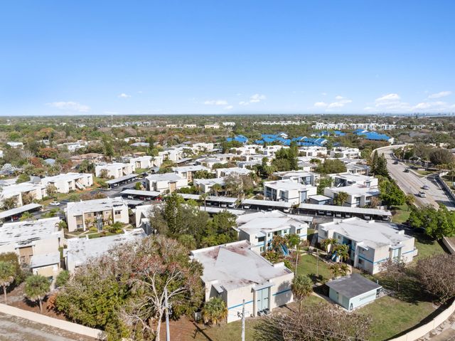 1560 NE 12th Terrace D9, Jensen Beach, FL 34957