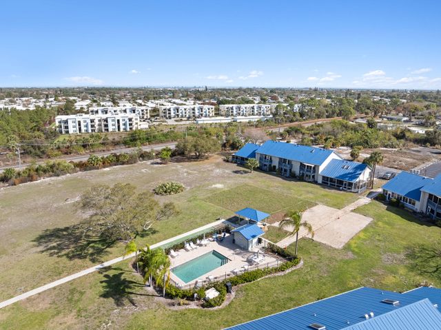 1560 NE 12th Terrace D9, Jensen Beach, FL 34957