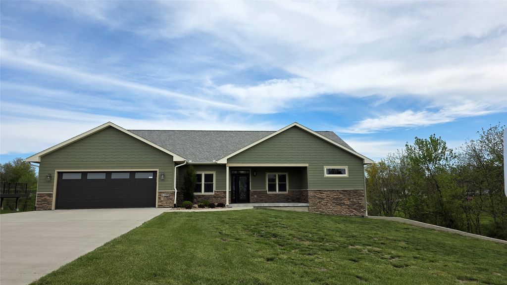 1105 Lucas Avenue, Chariton, IA 50049