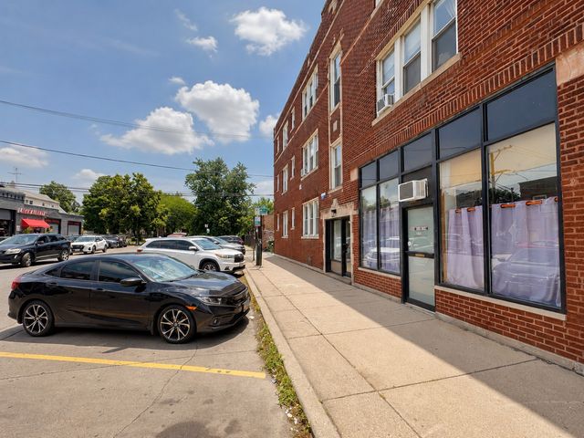 2354 N Saint Louis Avenue, Chicago, IL 60647