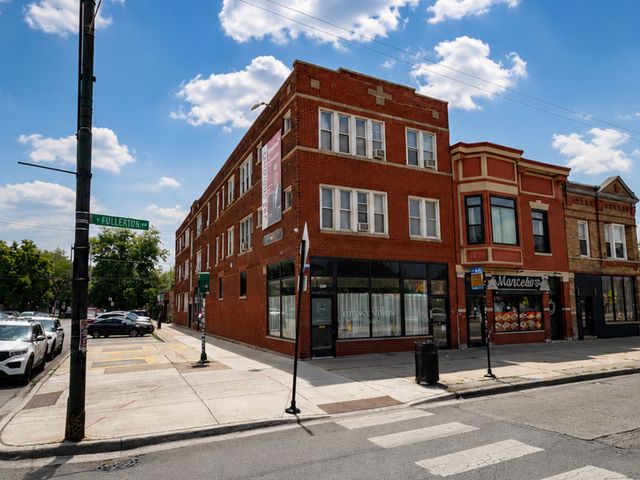 2354 N Saint Louis Avenue, Chicago, IL 60647