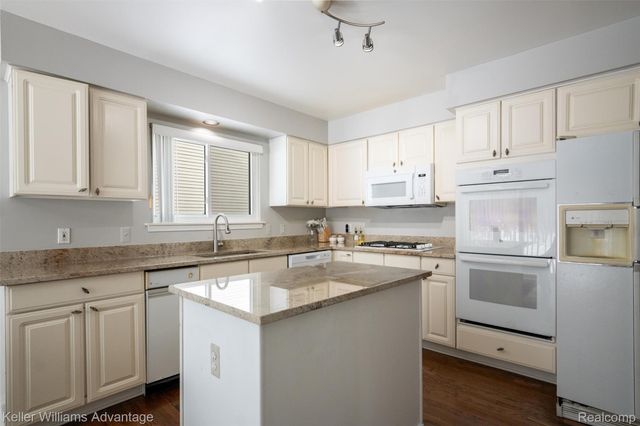 245 Cherry Grove Lane, Commerce Charter Township, MI 48390