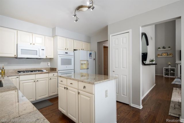 245 Cherry Grove Lane, Commerce Charter Township, MI 48390