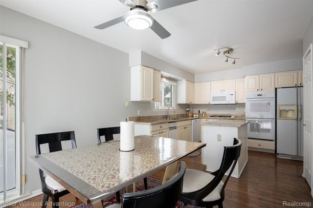 245 Cherry Grove Lane, Commerce Charter Township, MI 48390