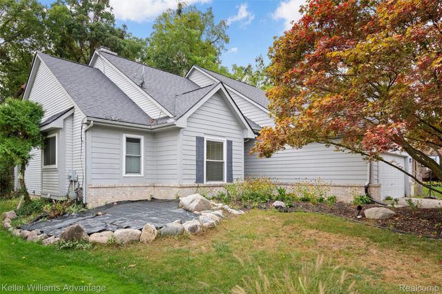 245 Cherry Grove Lane, Commerce Charter Township, MI 48390