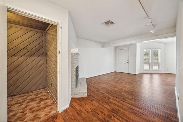 1864 S Gessner Road, Houston, TX 77063