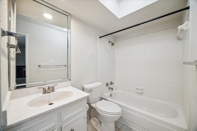 1864 S Gessner Road, Houston, TX 77063