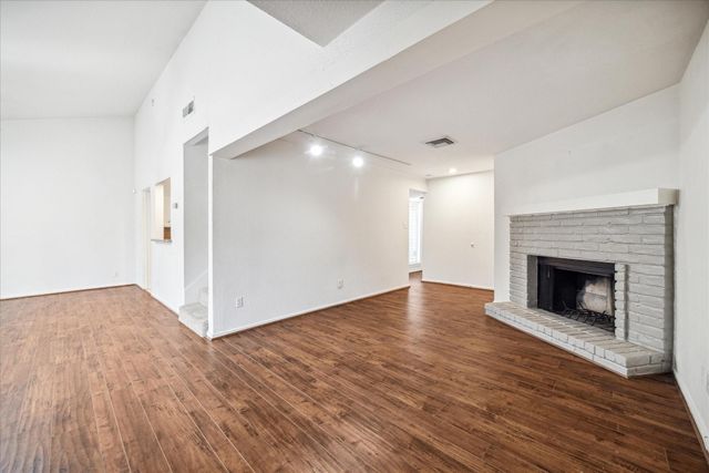 1864 S Gessner Road, Houston, TX 77063