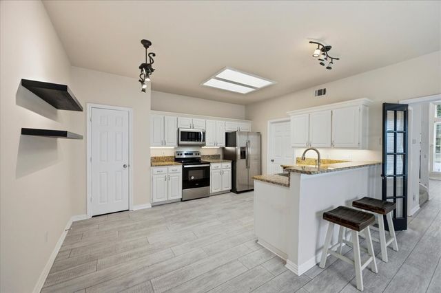 2203 Meadowstone Drive, Carrollton, TX 75006