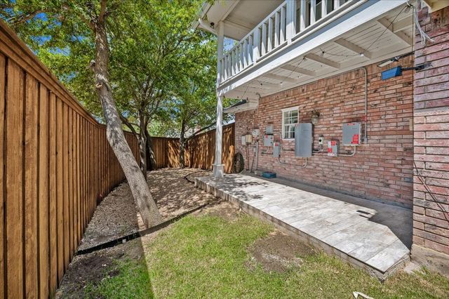 2203 Meadowstone Drive, Carrollton, TX 75006