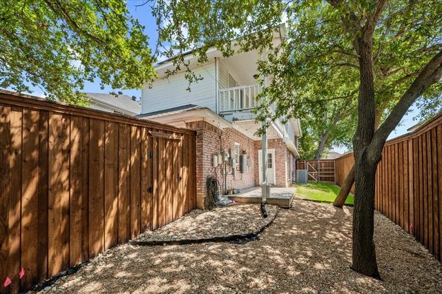 2203 Meadowstone Drive, Carrollton, TX 75006