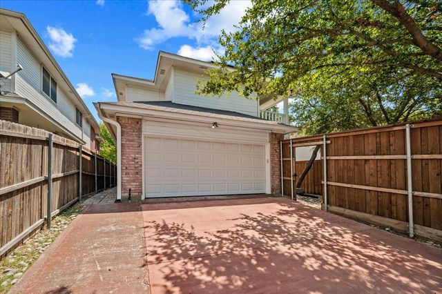 2203 Meadowstone Drive, Carrollton, TX 75006